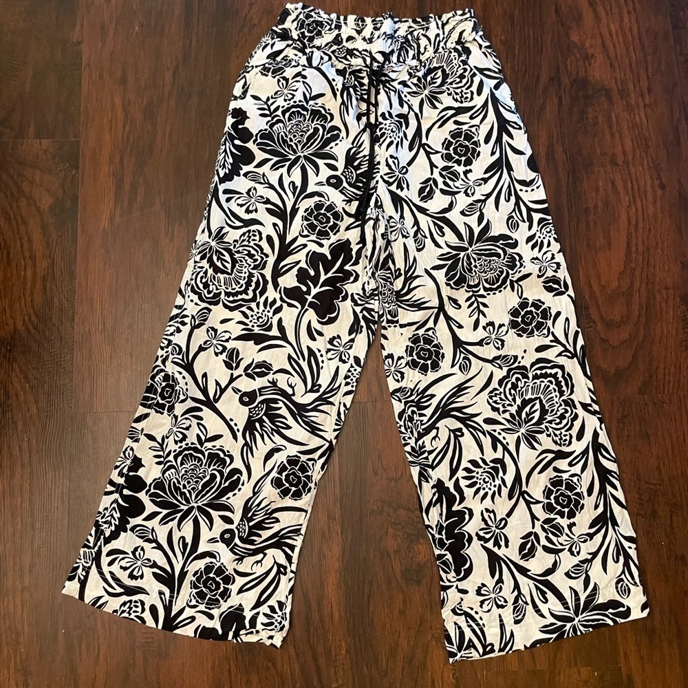 Knox Rose | Black + White Floral | Wide Leg Pants